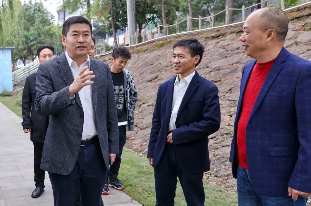 金华市委常委组织部长王尧祥在浦江调研治水工作时强调坚持高起点高