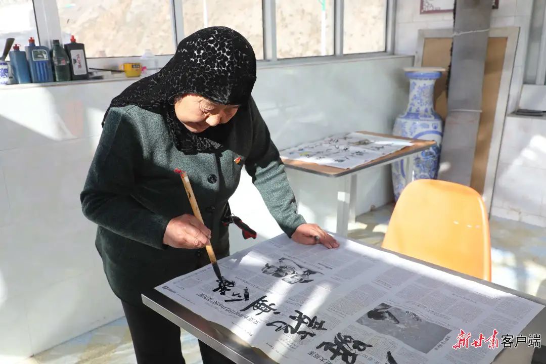 【疫情防控 甘南在行动】73岁马奶奶坚守乡村防疫线