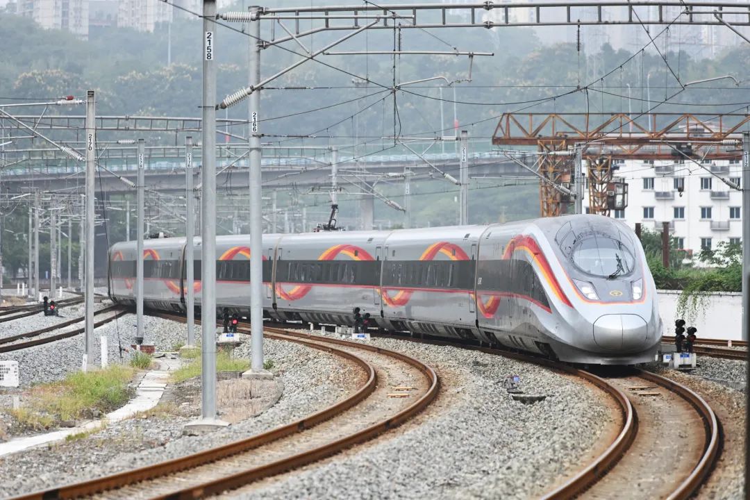 动车组从普速列车到和谐号动车组再到成渝城际铁路成渝两地从成渝铁路