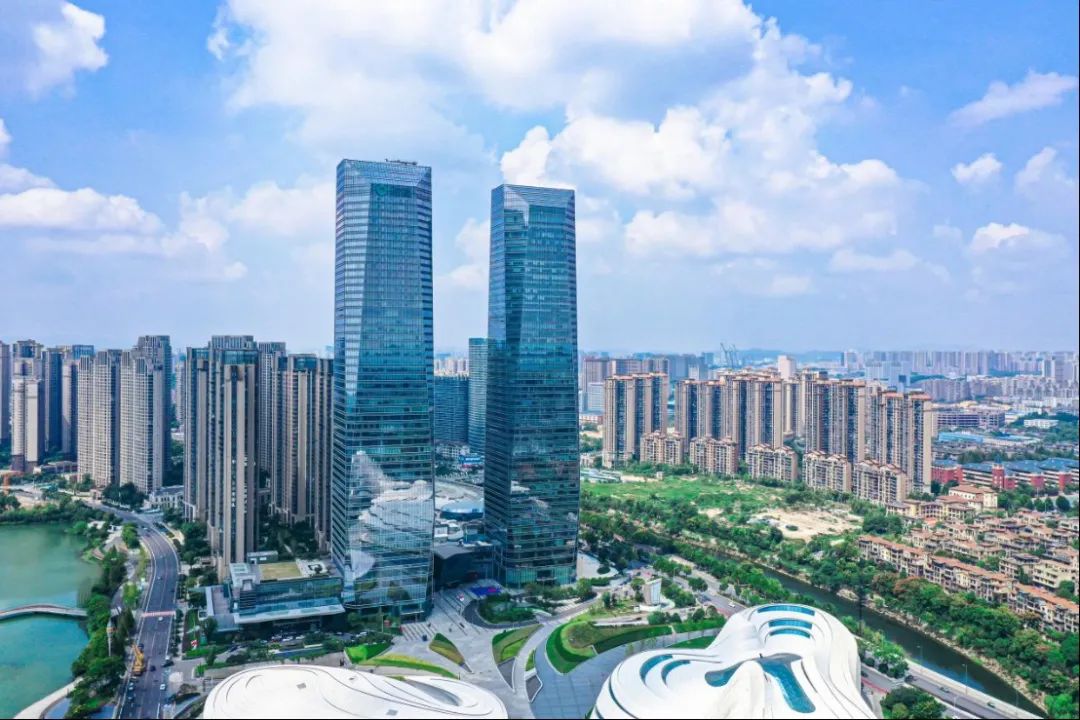 梅溪湖金茂酒店,金茂双子楼,洋溢城市现代气息.(石兰夫 摄)