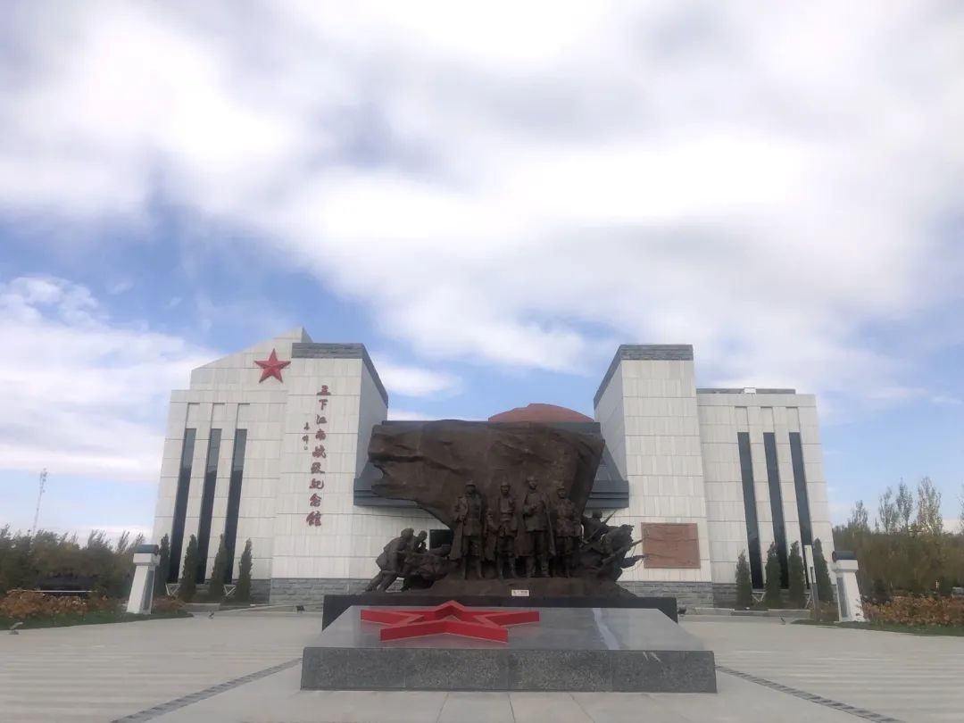 进了村,建议您直奔三下江南战役纪念馆去参观,因为上午开放到11点.
