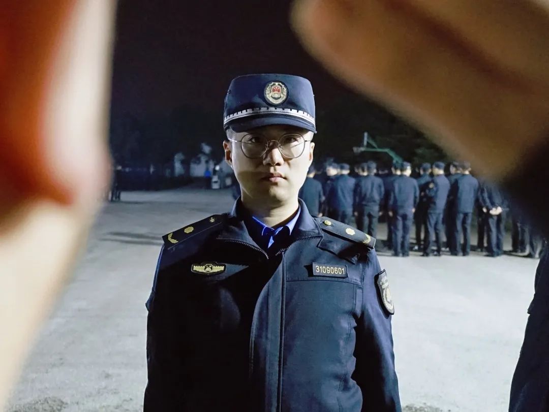 披荆斩棘的城管队员们