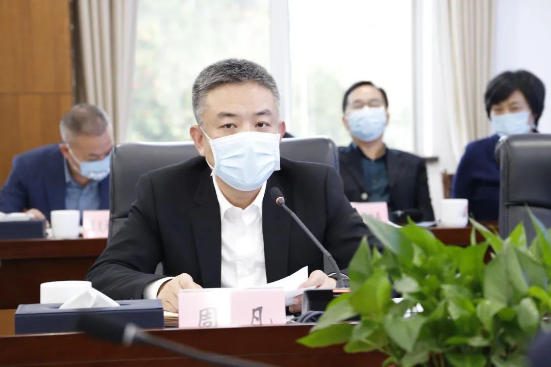 周凡主持召开岳麓区委疫情防控工作领导小组会议