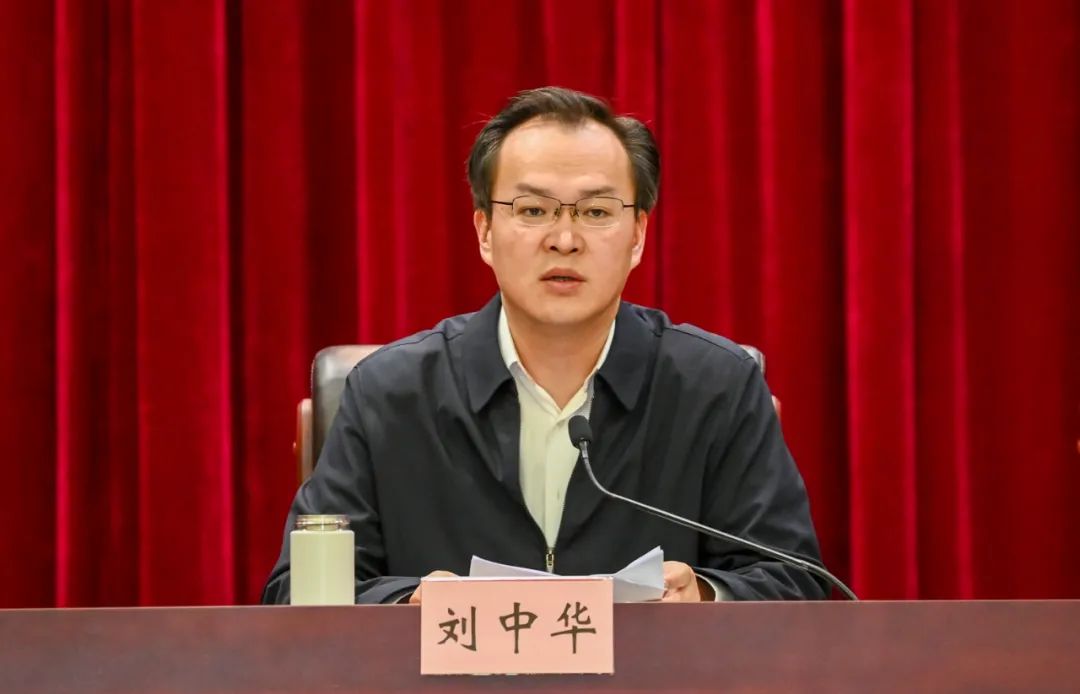 出席会议并讲话,县领导郑建华,虞立清,季昌丰,郑文东,虞绍榜,童文阳