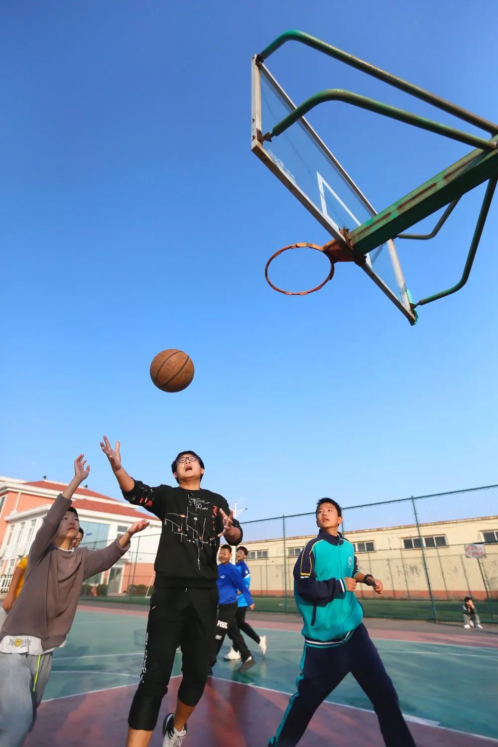 【民生】即墨建设村级运动场所,方便群众健身