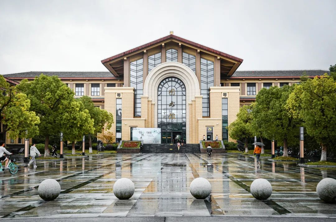 沪上高校秋景图合集来了哪个场景最打动你