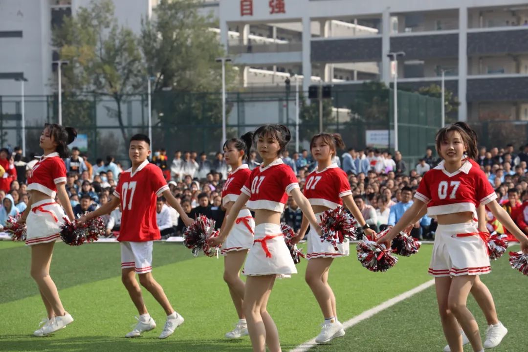 据悉,六安一中东校区本届运动会比赛项目包括径赛:100米,200米,400米
