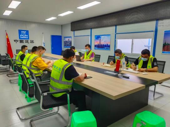 从严从紧中建一局多措并举筑牢疫情防控安全线