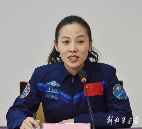 不想夸王亚平美我最好奇35岁后如何有彪悍的内心和体力