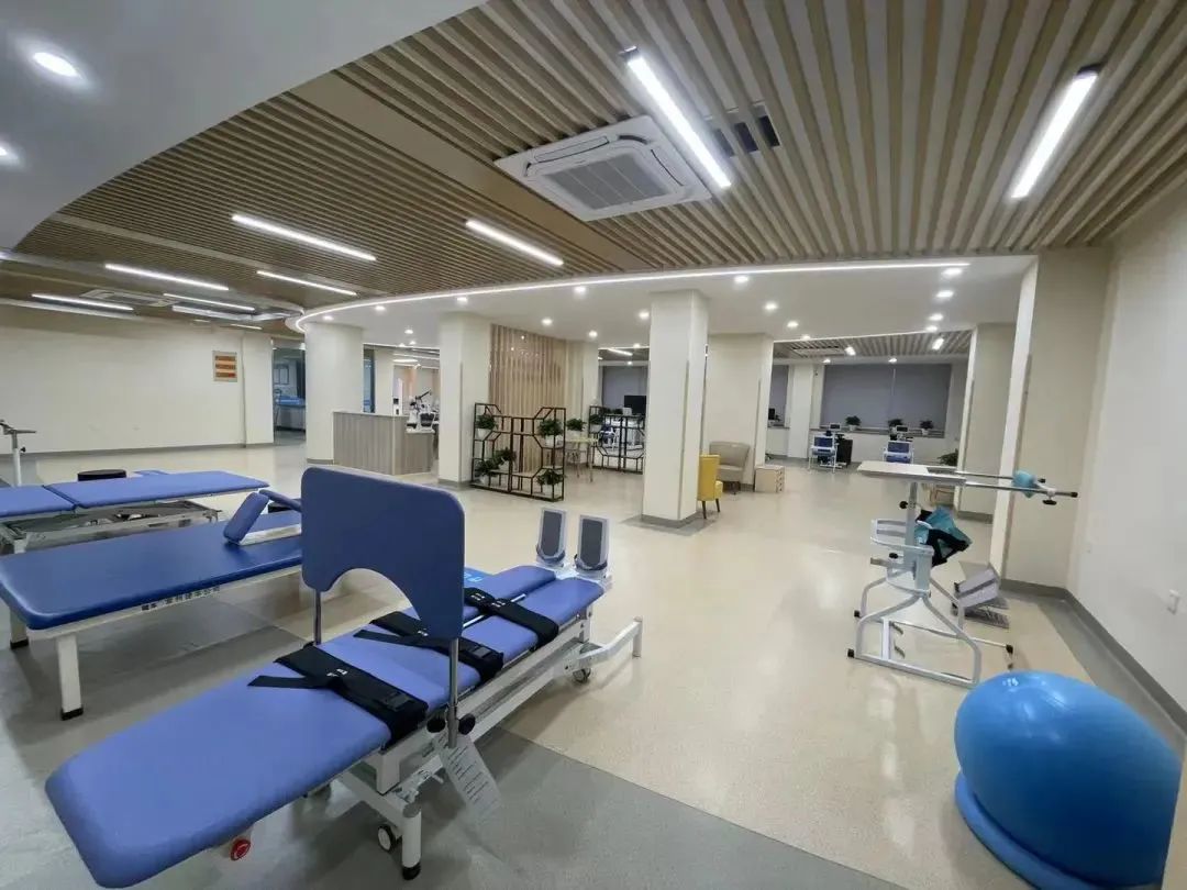 肩颈痛运动损伤一定要到三甲医院做康复这个家门口新开的康复中心就