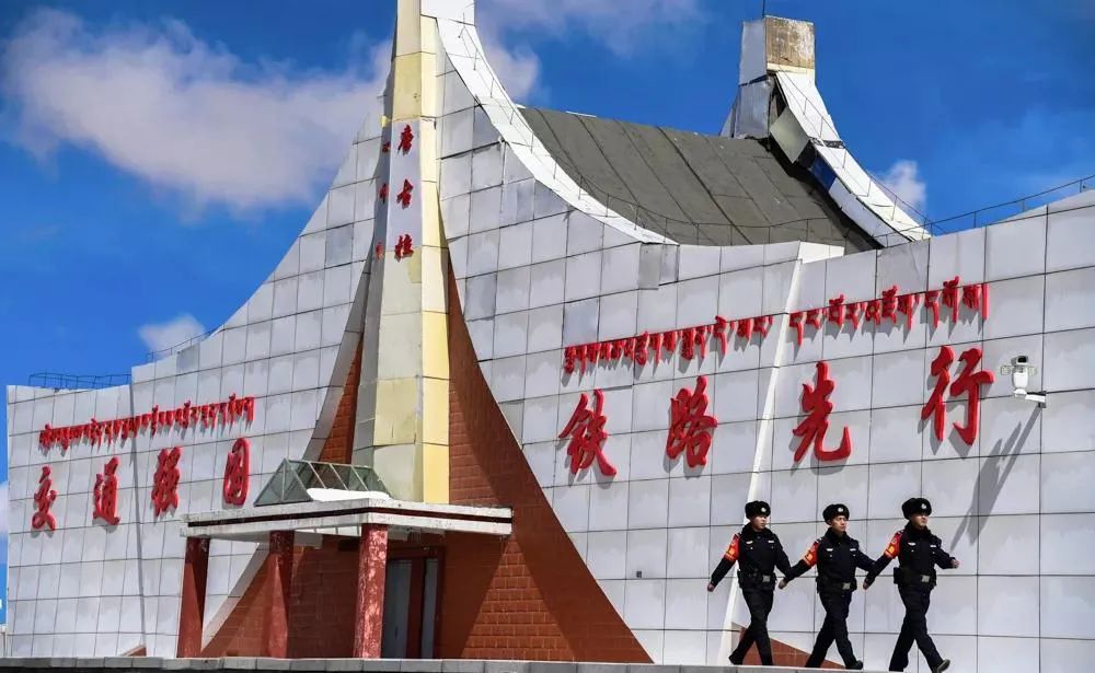 学习英模崇尚英模争当英模60沱沱河站派出所这里有一群勇士