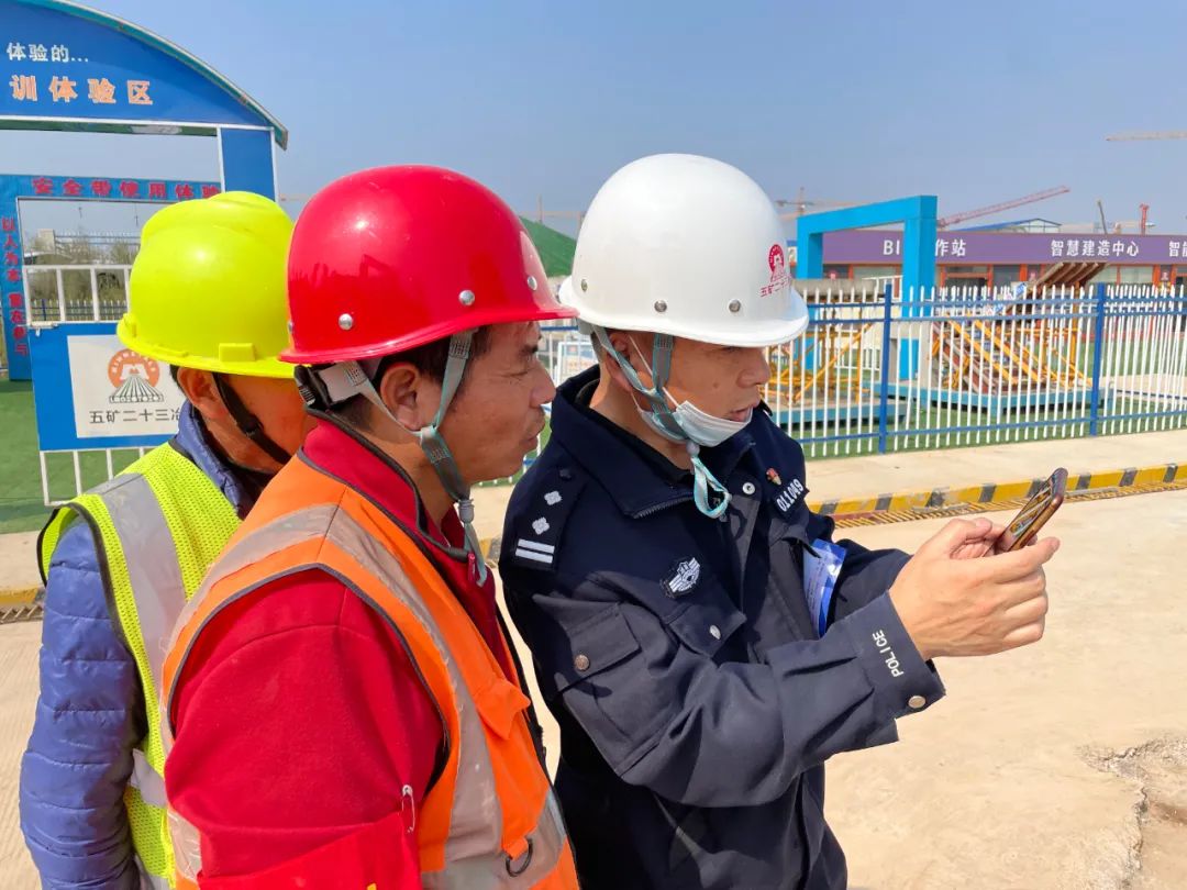 他用行动践行新时代雷锋精神