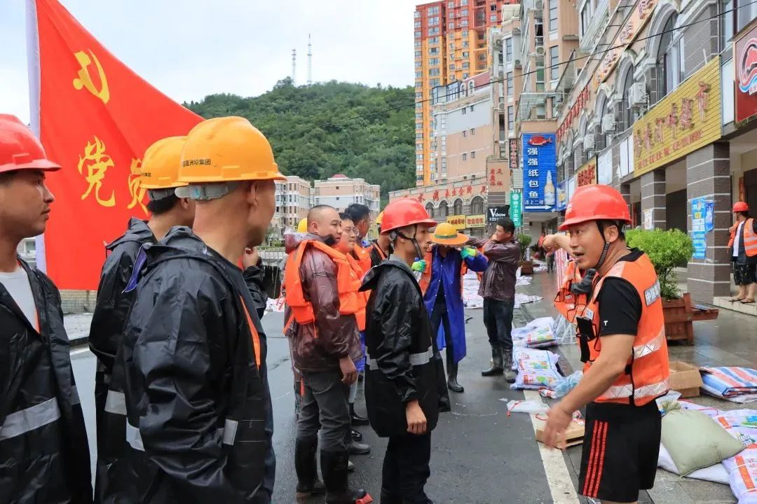 奋战四季度宁石高速云雾山特长隧道顺利贯通
