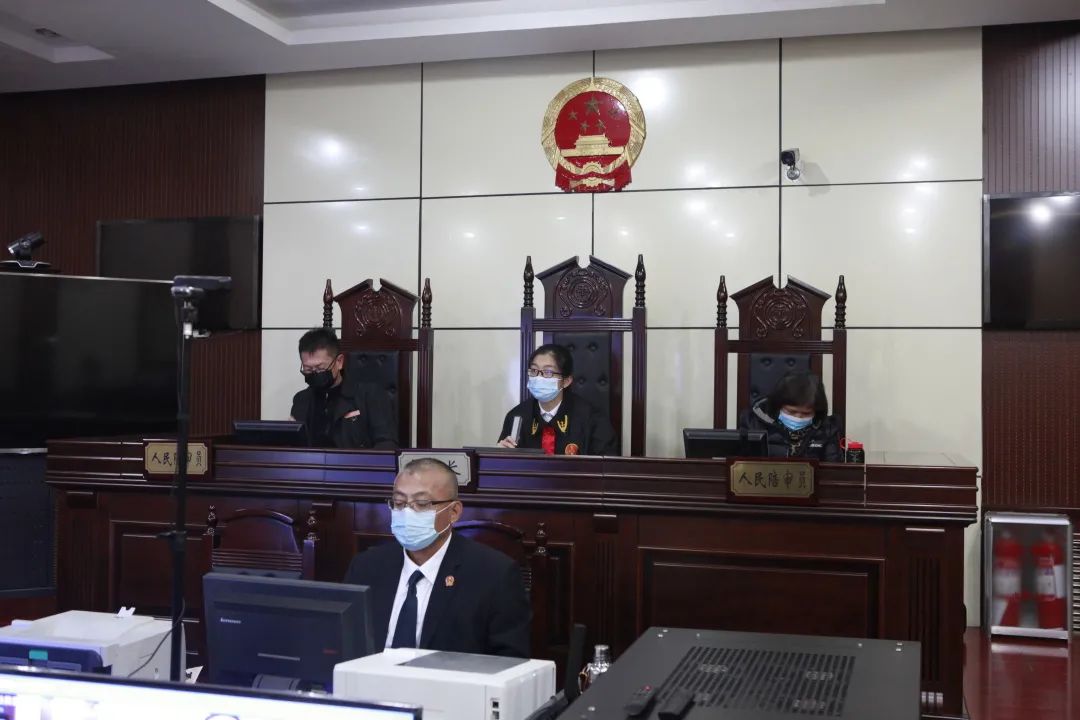 利用直播诈骗27万余元13人受审李沧法院开庭审理一起电信网络诈骗案件