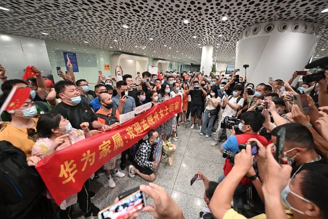 任正非77岁生日礼物孟晚舟当天重回华为上班员工热烈欢呼