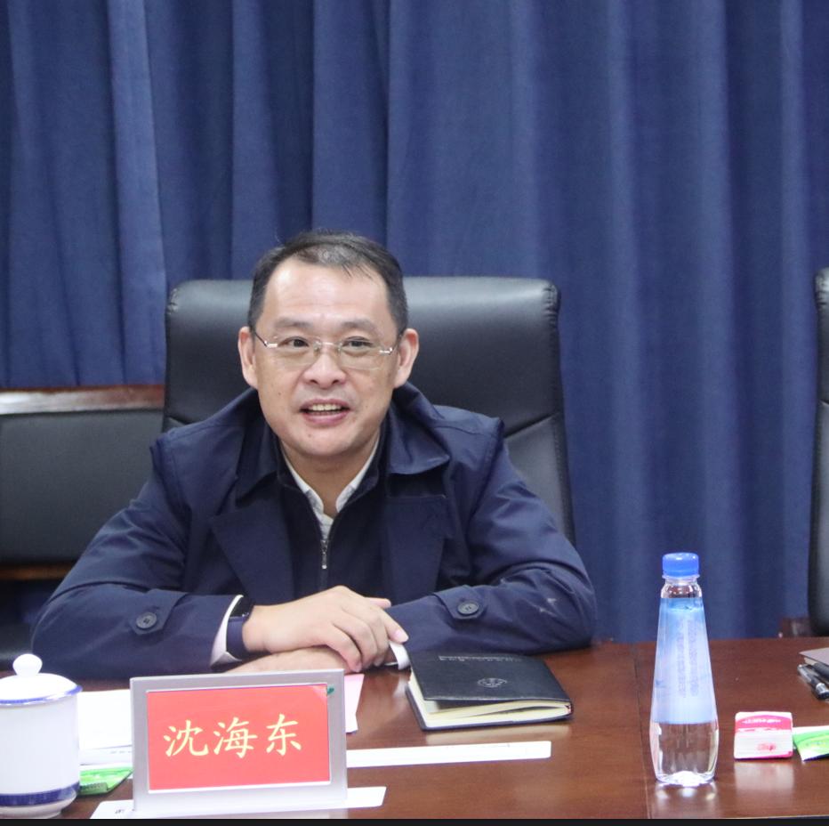 沈海东院长指出,黑水县法院地处偏远高海拔地区,条件艰苦,但缺氧不缺