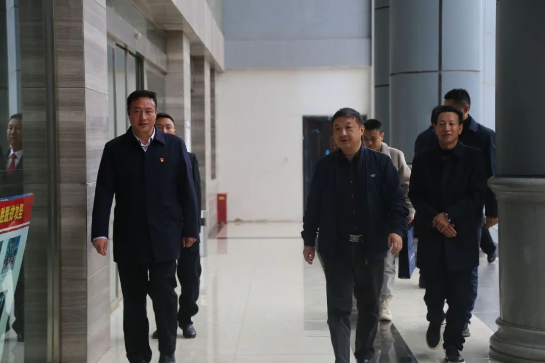 美姑县委常委,政法委书记阿力史约,美姑县人民法院党组副书记,副院长