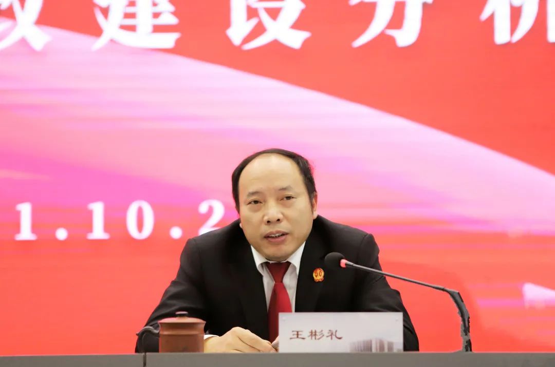 诸暨法院陈键院长强调,既要肯定成绩强信心,在回顾总结中激发争一流的