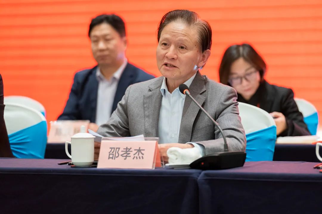 周培剑在讲话中表示慈溪市民营企业关工委工作坚持"急企业和员工所急