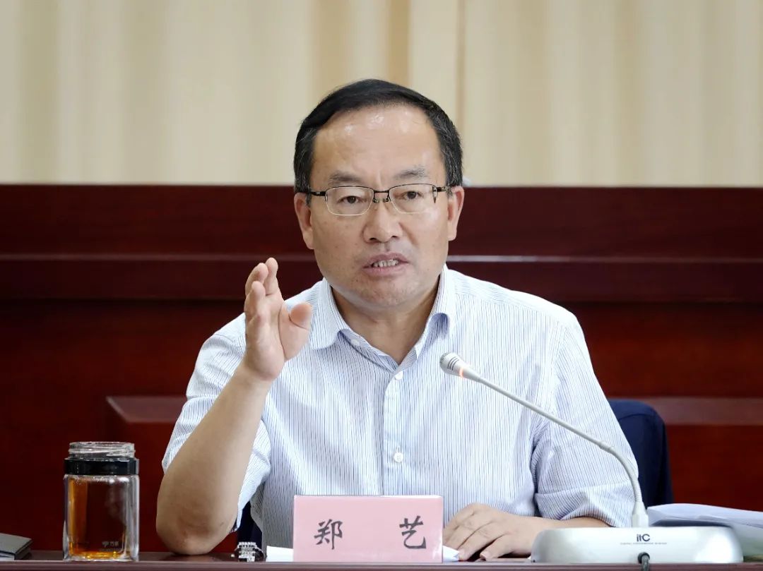郑艺主持召开西双版纳普洱茶博览会暨名特产品展销平台筹备会议