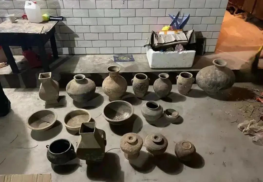 韩城公安摧毁倒卖文物团伙 追缴被盗文物三百余件
