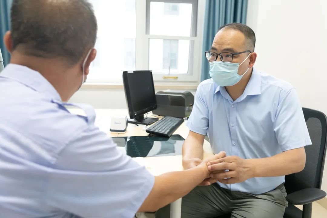 省立医院消化内科▲潘晓华主任 山东省立医院乳腺外科▲许洪伟主任