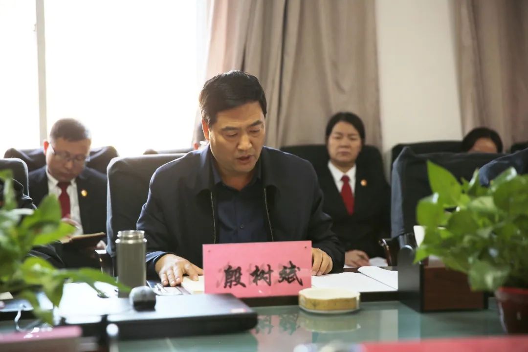 殷树斌一行先后调研了诉讼服务中心,审判法庭和执行指