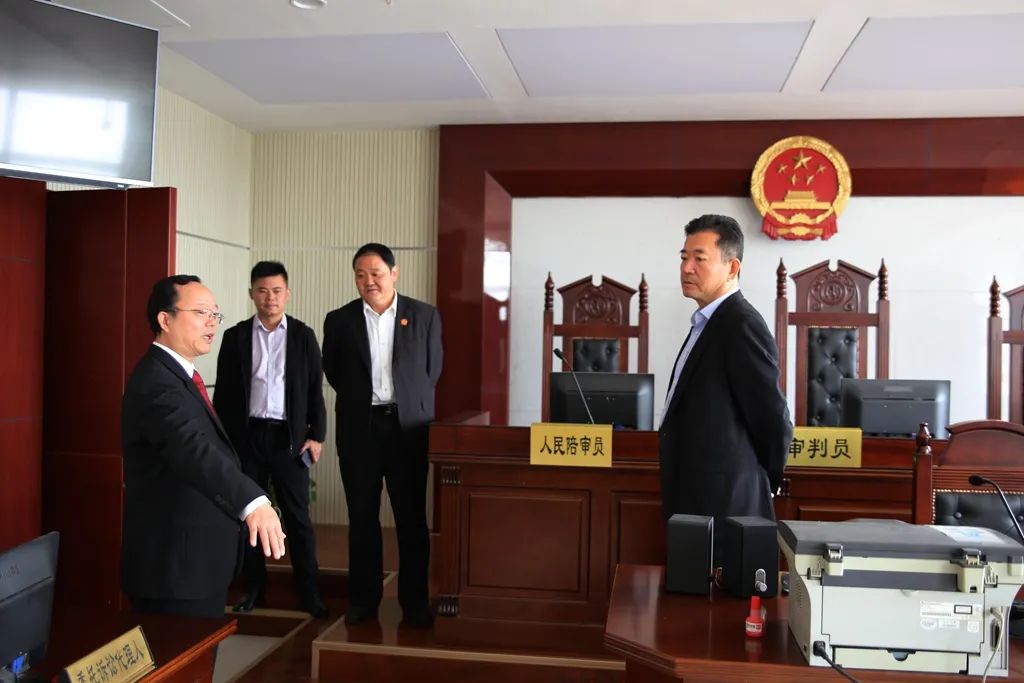 市中院副县级领导干部潘秀峰来我院调研人民法庭工作