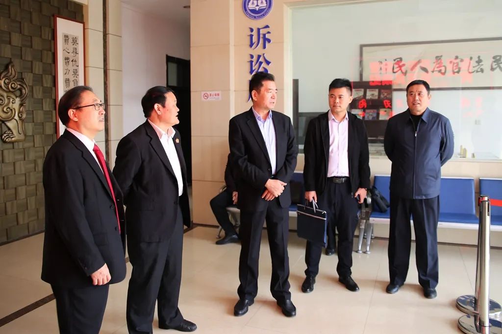 市中院副县级领导干部潘秀峰来我院调研人民法庭工作