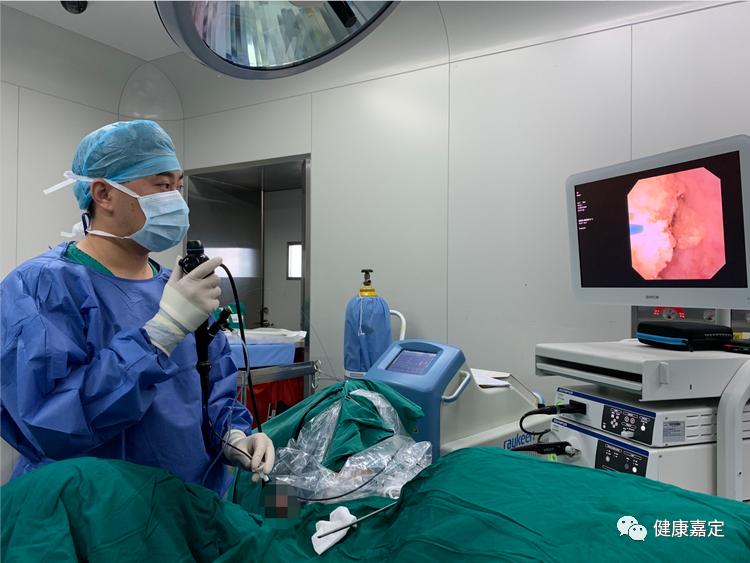 半个月后进行输尿管软镜钬激光碎石手术,第二天拍片确认支架管位置后