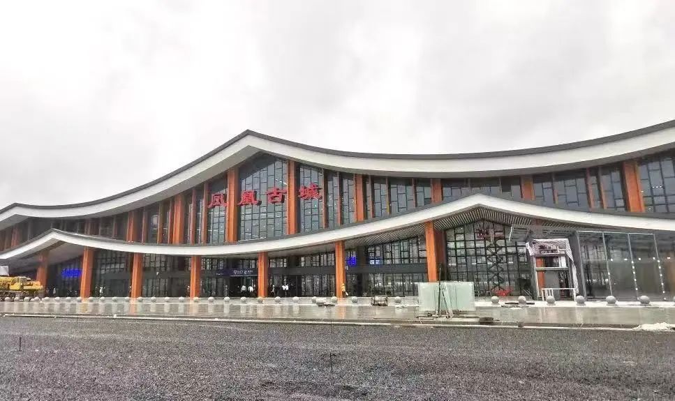 张吉怀高铁串起湘西画廊