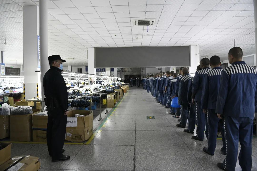 监狱长带班日志