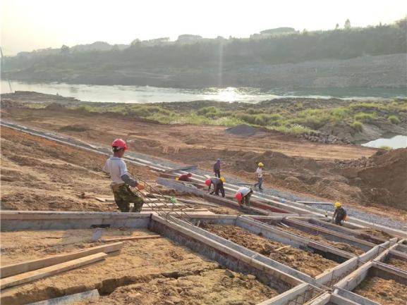 護岸工程起點位於紅水河右岸的來賓碼頭(來賓電廠),終點位於磨東大橋