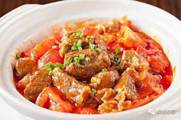 干木耳泡发,西兰花掰小块后洗净,同炒熟即可.嘌呤含量37.6mg.