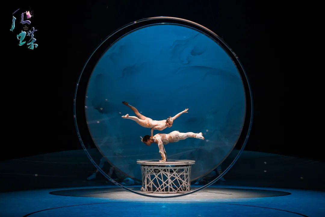 在俄罗斯圣彼得堡,克里姆林宫,在英国皇家肯特花园,中国艺术家演绎的