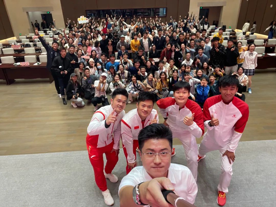 苏尚楠 | 李灵 | 刘涵摄影记者:刘涵 | 部分图片来源于浙江大学团委