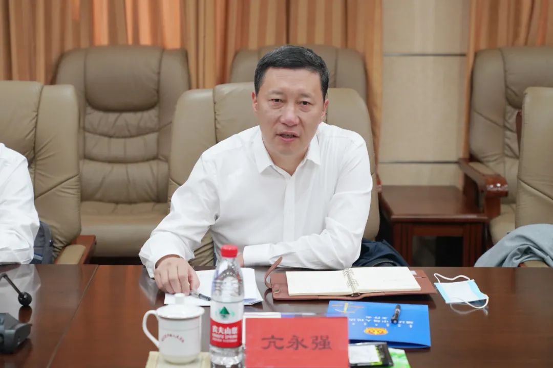 在随后召开的座谈会上,听取了市中院党组书记,代院长宋建波关于以案促