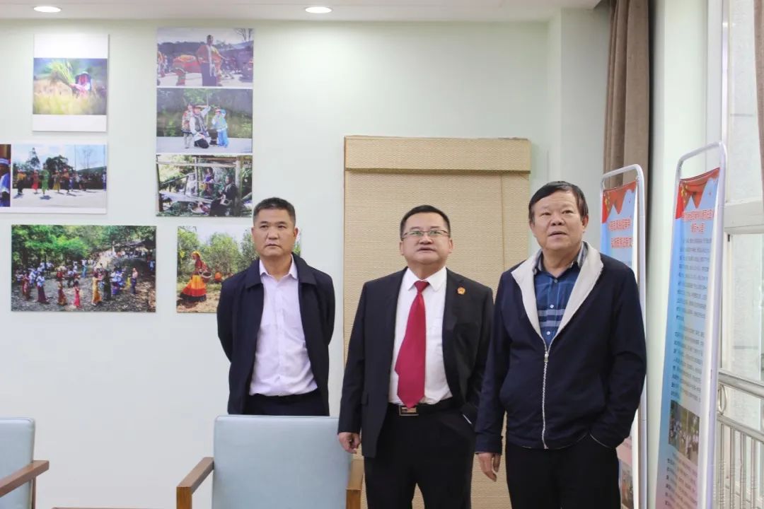 随后,郭明德一行来到景谷法院教整办,通过查阅台账,座谈交流,详细了解