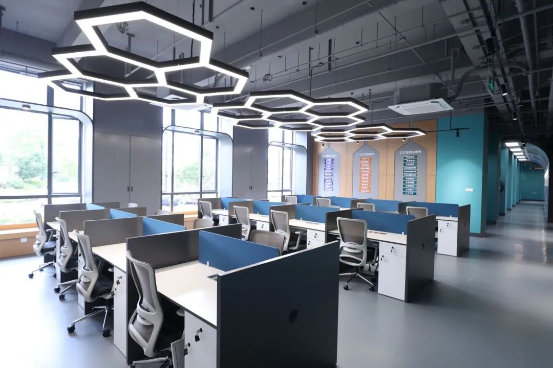 华理科技园首个众创空间落地梅陇工位费仅10元天欢迎创业者来铸梦