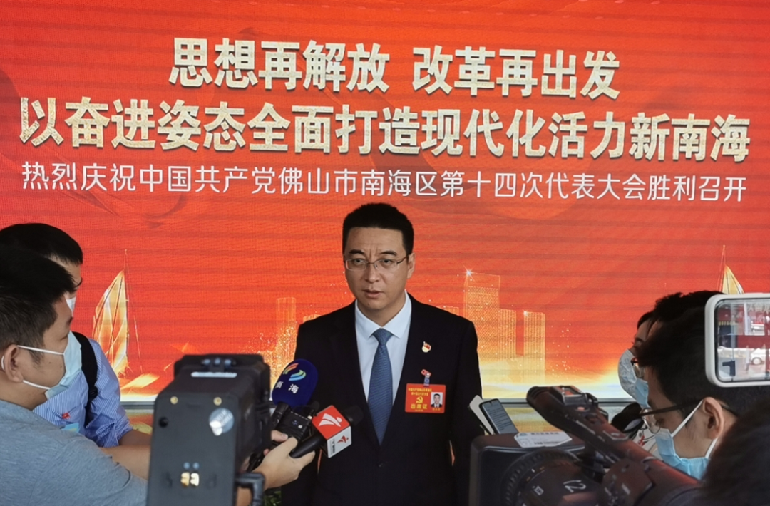 九江镇党委书记徐永强接受媒体采访(点击图片查看详情)"九江因为改革