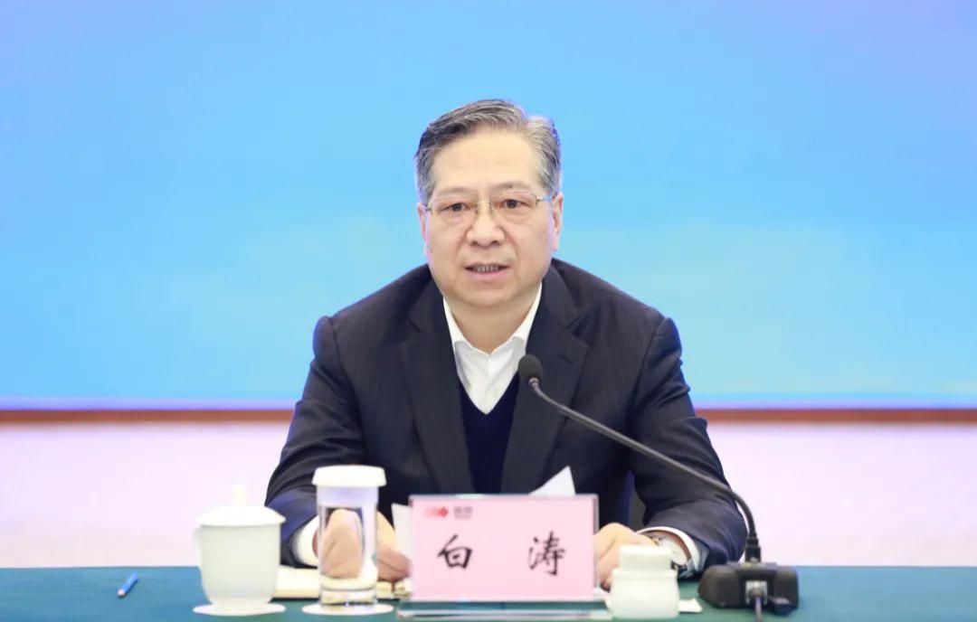 孙承铭,胡昌元分别作引导发言并参与分组讨论在京党组成员李汝革