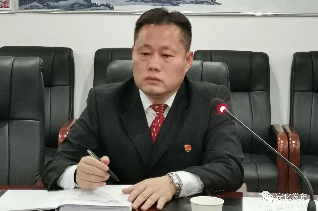 周贤表示,人大代表们提出的问题,建议针对性很强