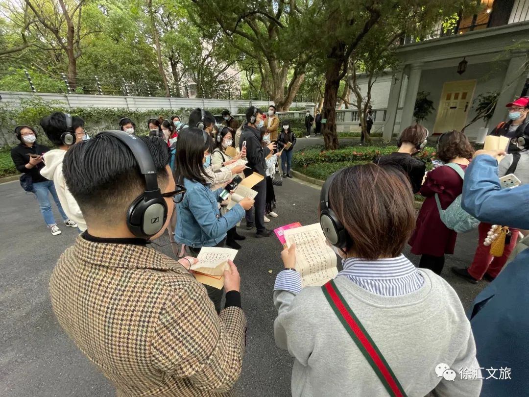 文化土壤孕育先鋒戲劇只有那群帶著耳機的人才是知曉真相的圍觀群眾