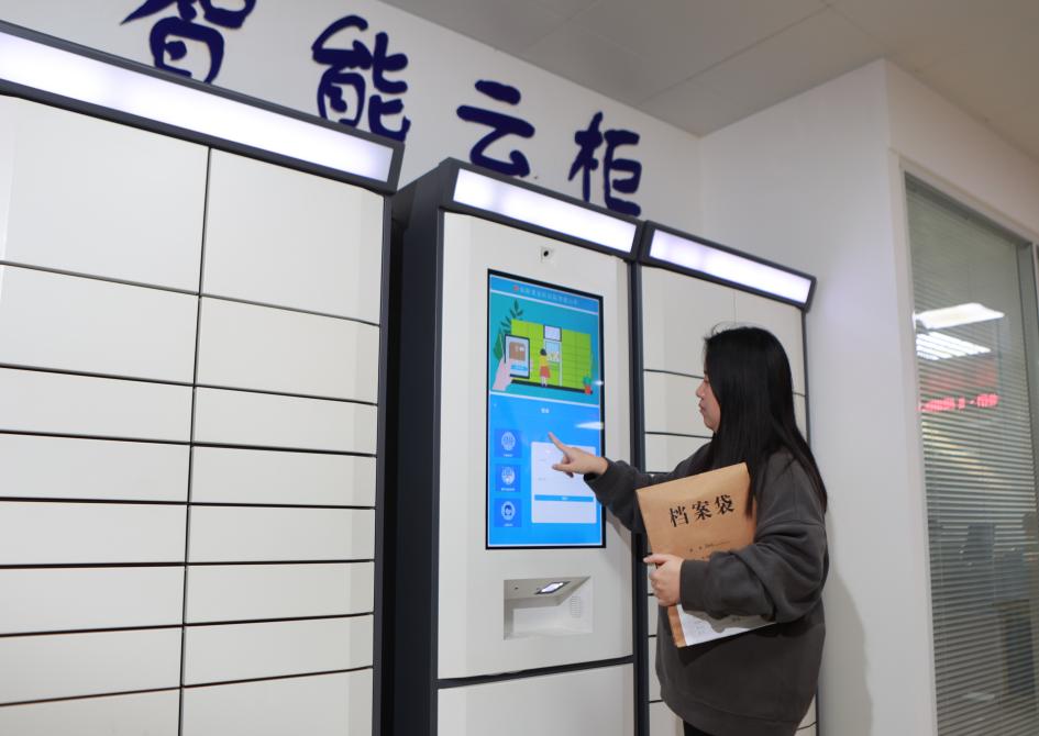 【我为群众办实事】智能云柜架起群众与法官的"便民直通桥"_政务_澎湃