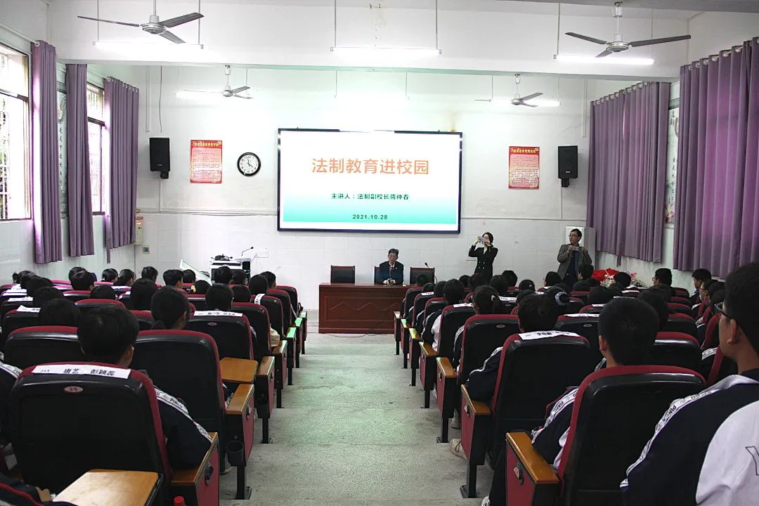 冷水滩区人民法院"法制副校长"走进永州市第二中学