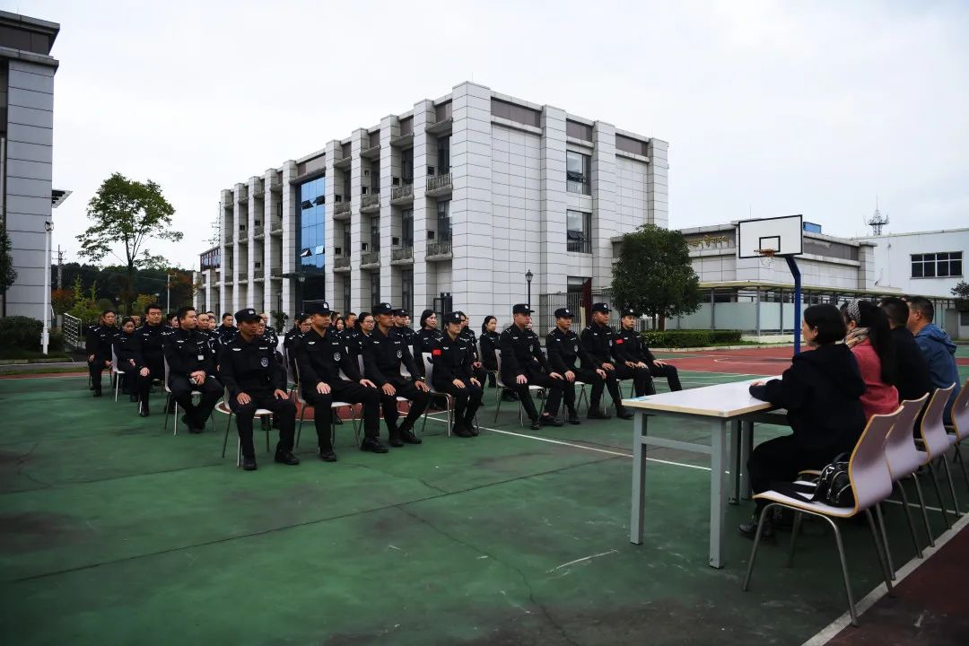 省监狱管理局组织的"阳光心态"川西片区团队建设小组来到甘孜监