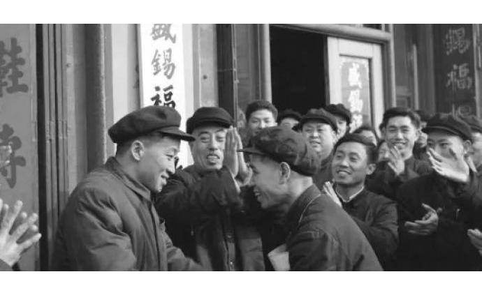 特価限定品rarebookkyoto H478　新中国　在農業合作化的道路上　王保京　　1955年　陜西人民　上海　租界　共産主義　毛主席 花鳥、鳥獣