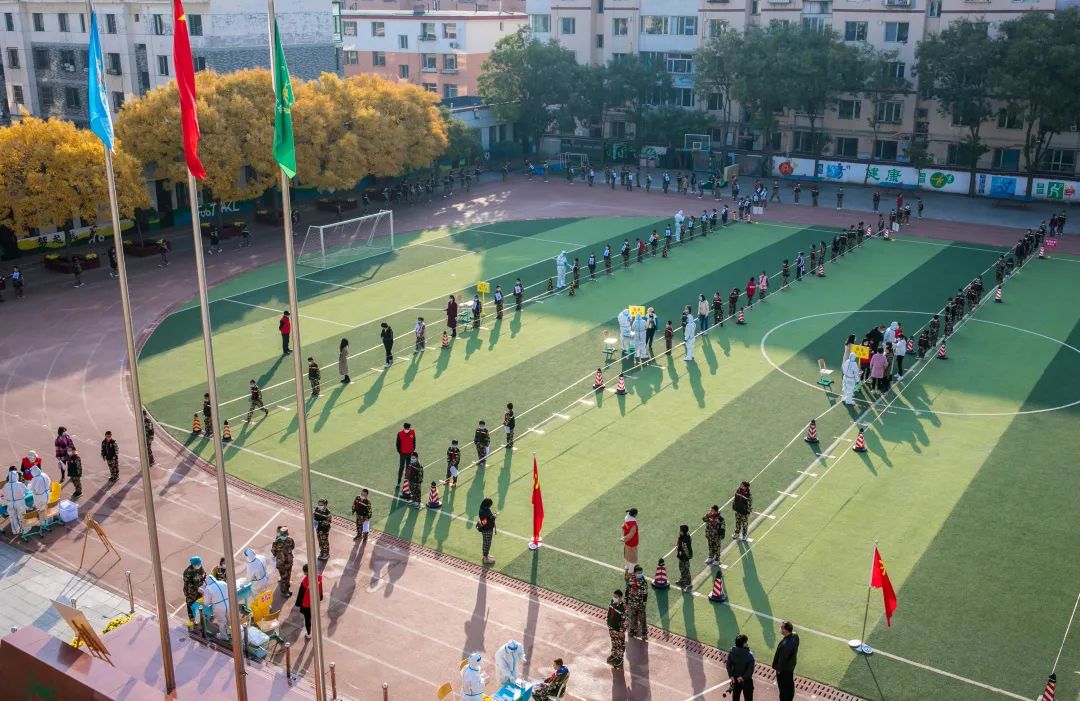 守好校园安全防线玉泉区教育系统有序开展第二轮大规模核酸检测