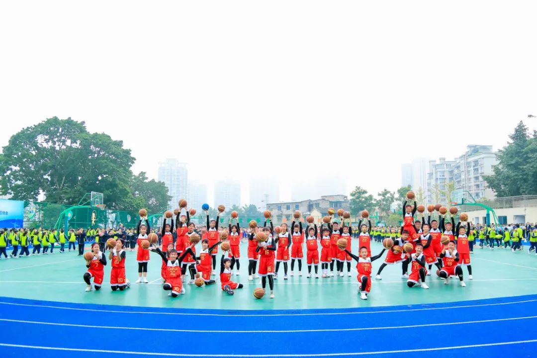 重庆校园课间操篮球舞蹈样样有
