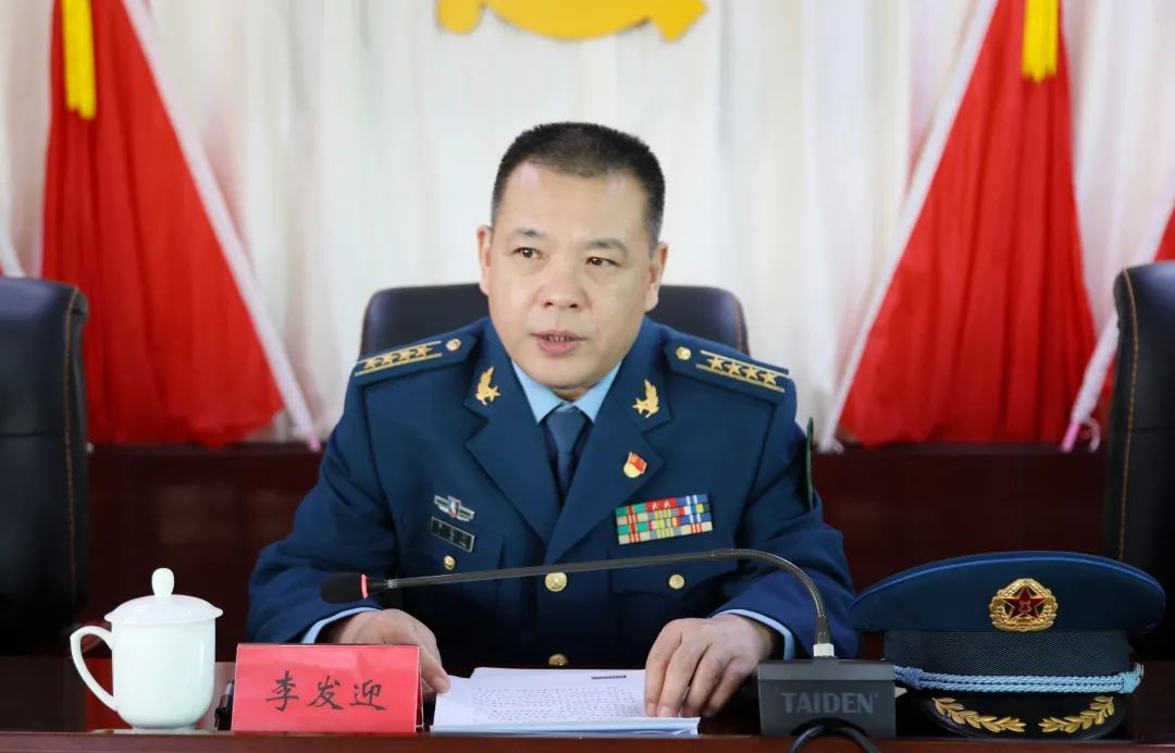 李发迎在讲话中指出,新任人武部党委第一书记,由上一级军事机关在一定
